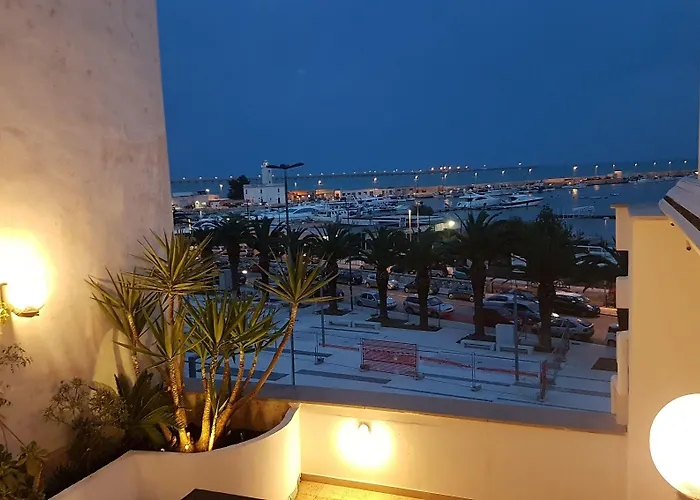 Casa Manfredi Terrazza Diomede 게스트하우스 만프레도니아